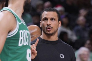 绿军主帅已经斩获生涯百胜，他和球员们相互成就