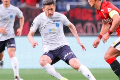 开云下载-活化石！54岁12天高龄 三浦知良再次刷新J联赛纪录