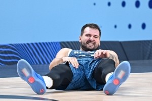 开云下载-媒体人：东契奇奉献本届欧锦赛最强单节表演 他传的球队友投不进