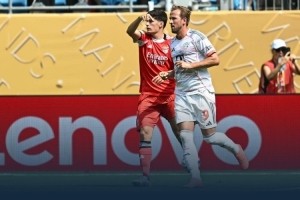 开云下载-33287名球迷入场观看拜仁vs本菲卡，球场容量超过74000人