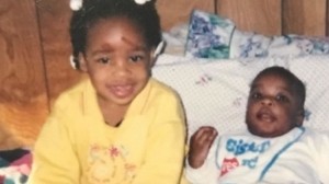 开云下载-节哀纳兹-里德社媒晒照纪念在枪击案中遇害的姐姐